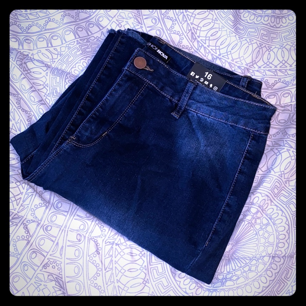 BRAND NEW FASHION NOVA JEANS